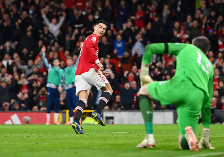 NG28模拟器- 曼联老将C罗替补建功，滕哈格变阵收奇效  